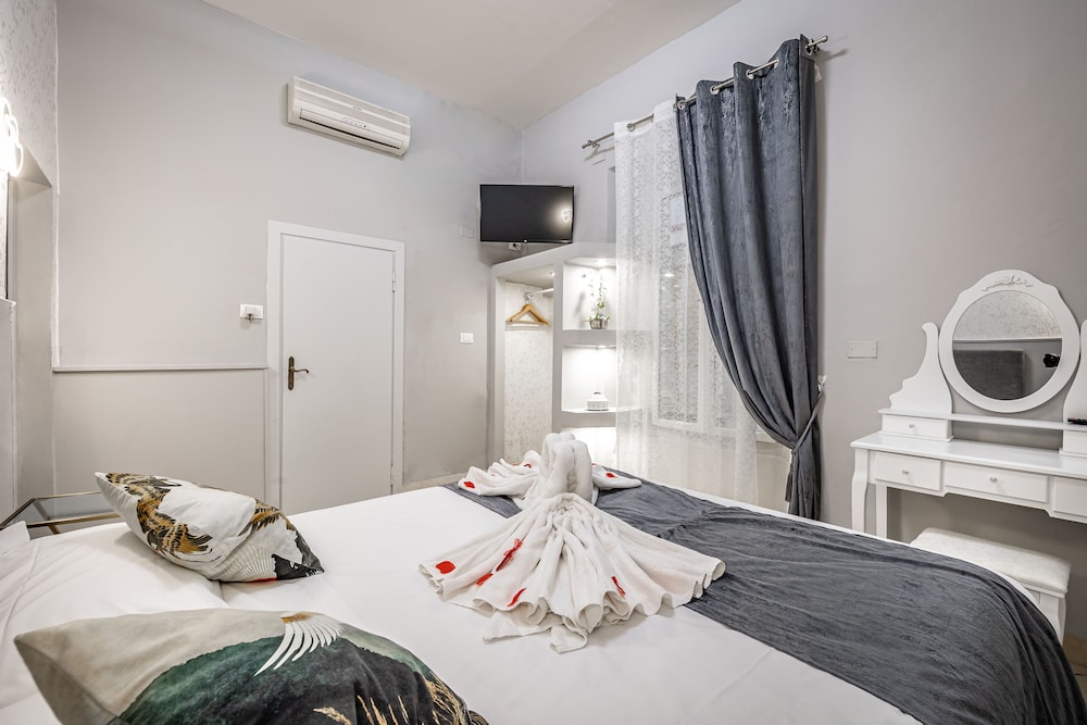 ECONOMY, QUEEN BED