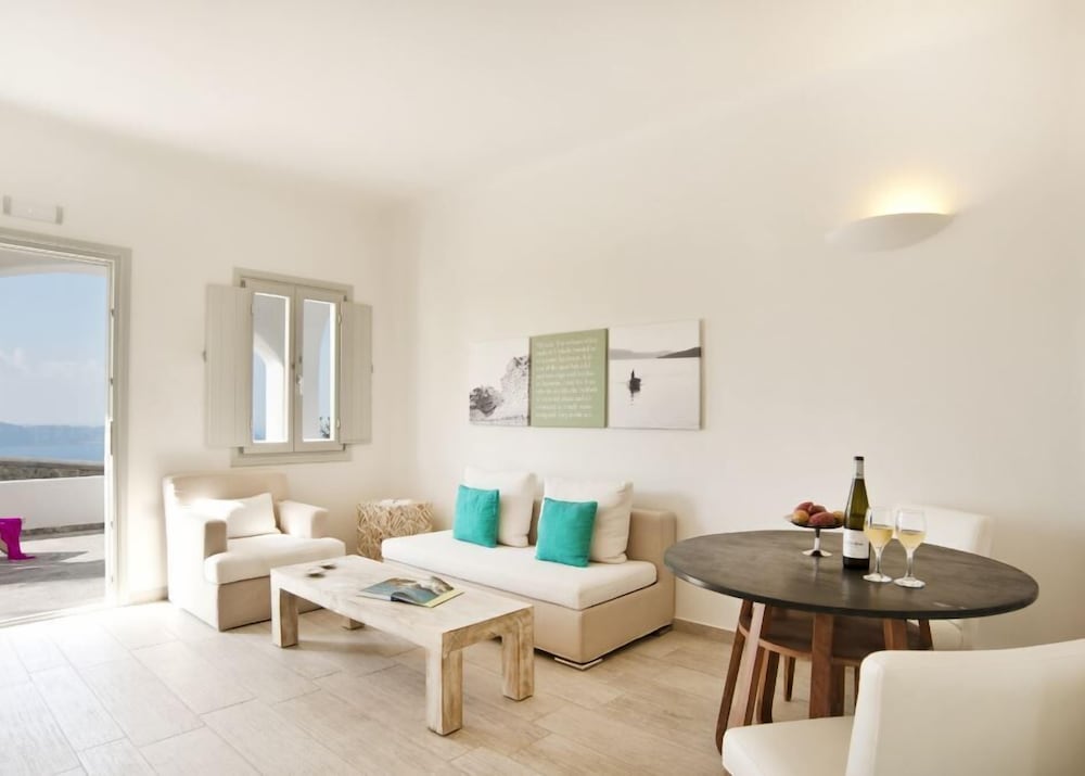 Allure Suites 18/30