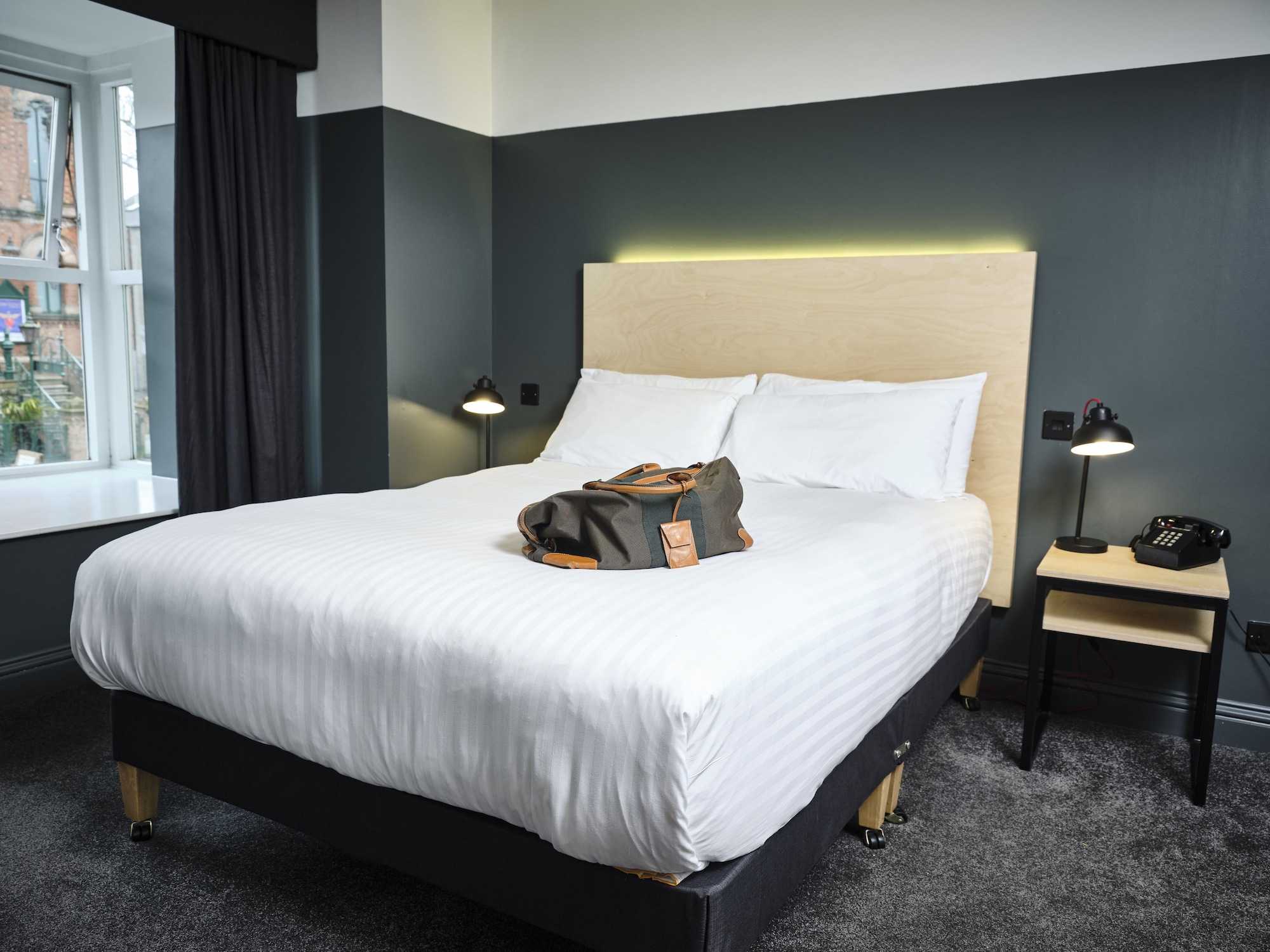 ROOM, KING BED