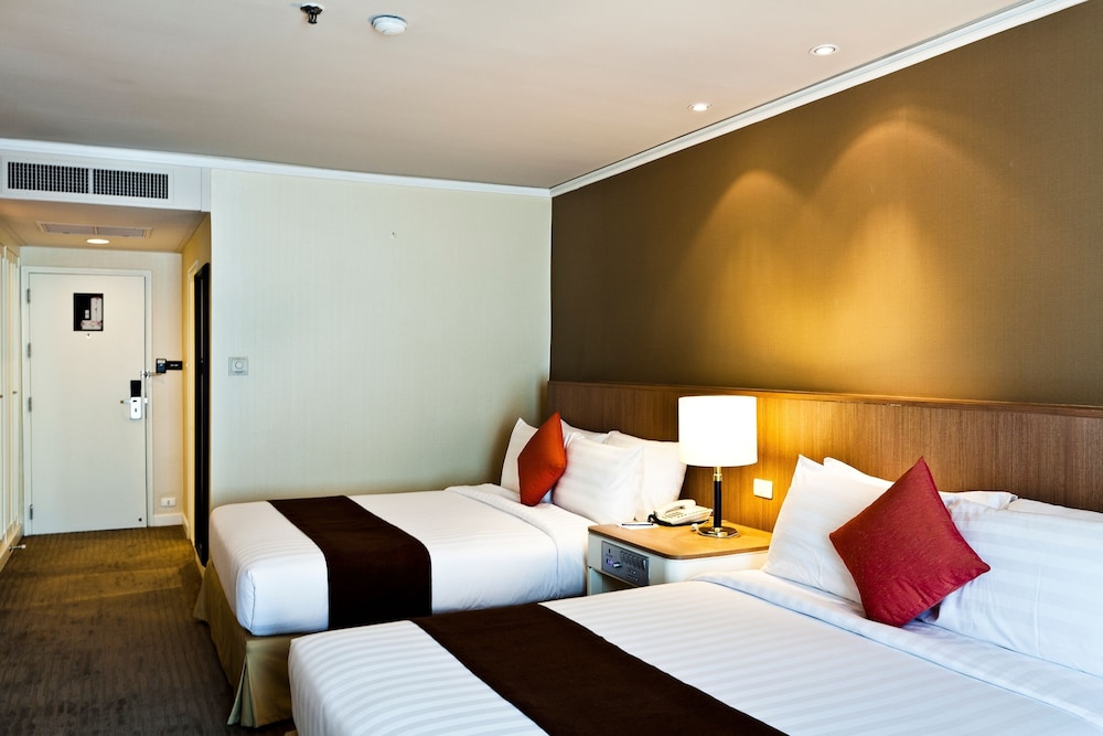 Royal Princess Larn Luang Bangkok Hotel 15/69