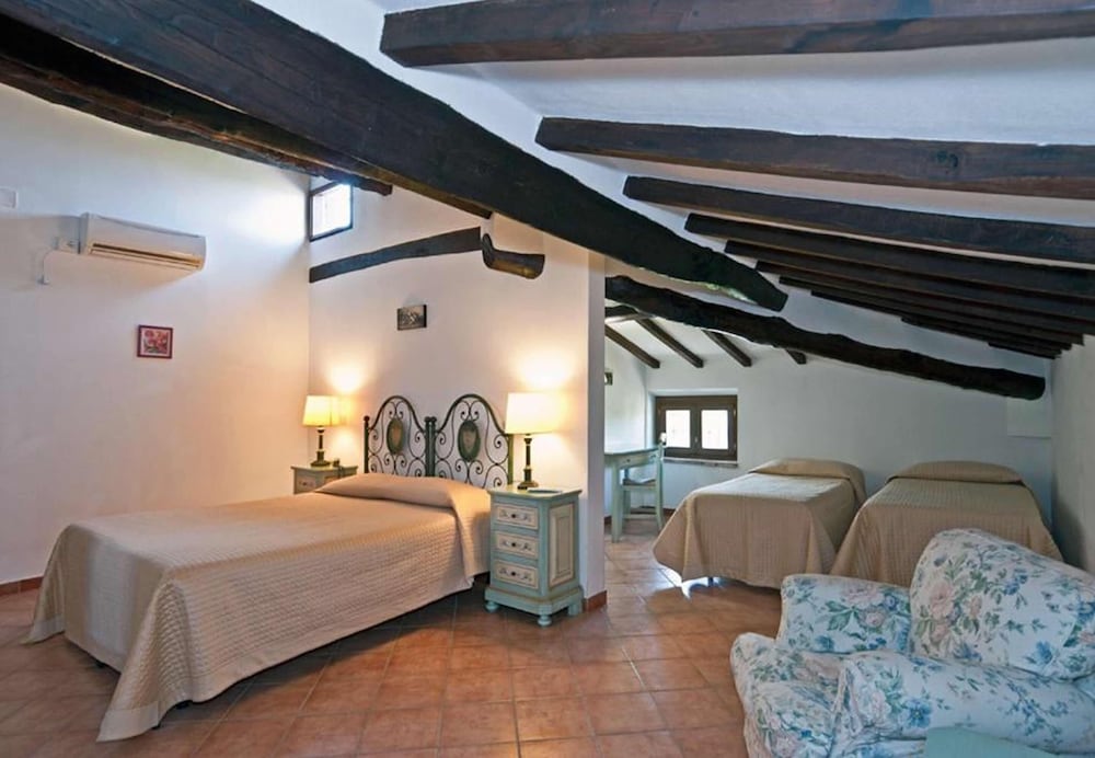 Villa Cheli Hotel 30/75
