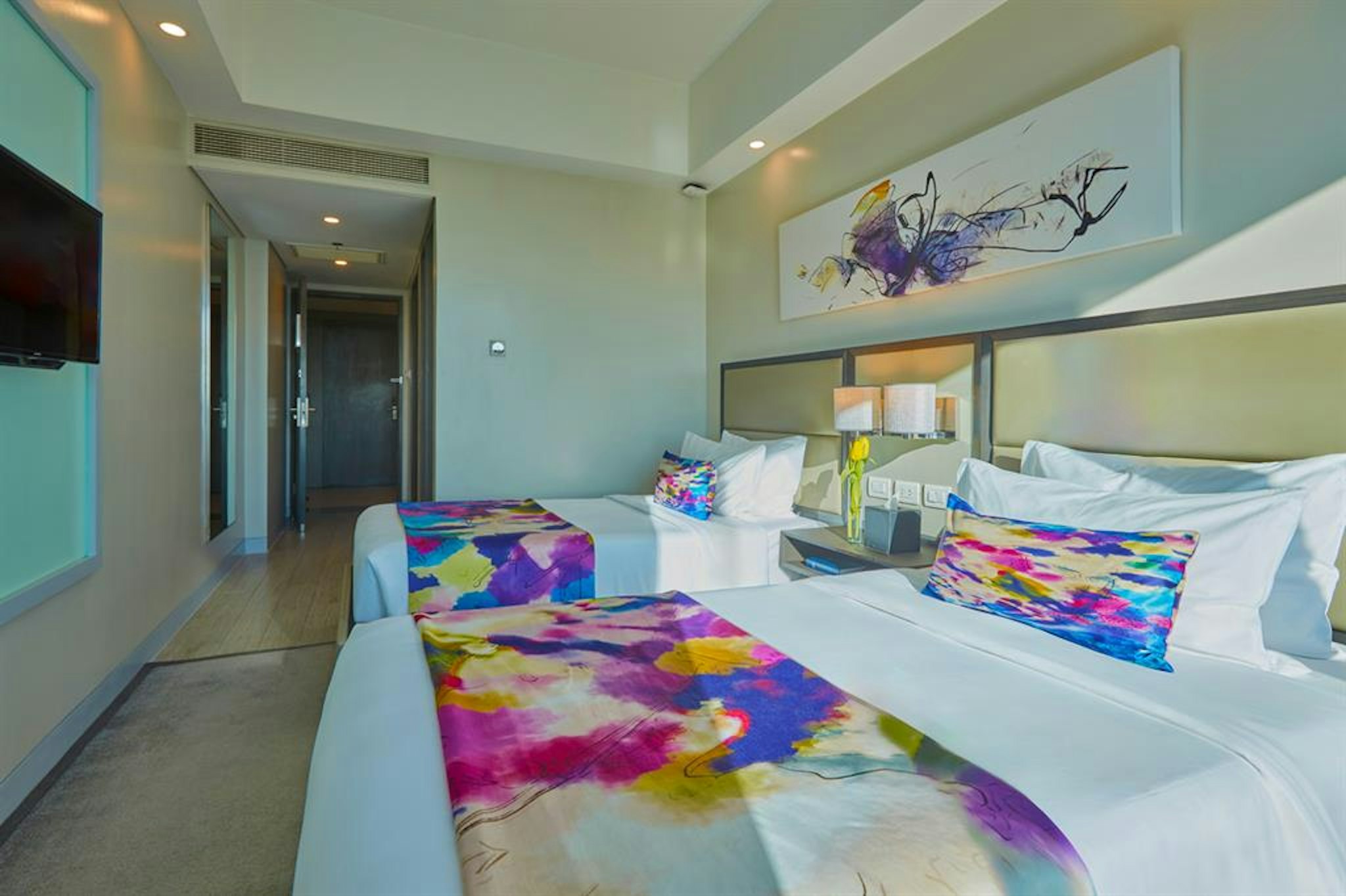 Standard, Twin Beds, Airport View