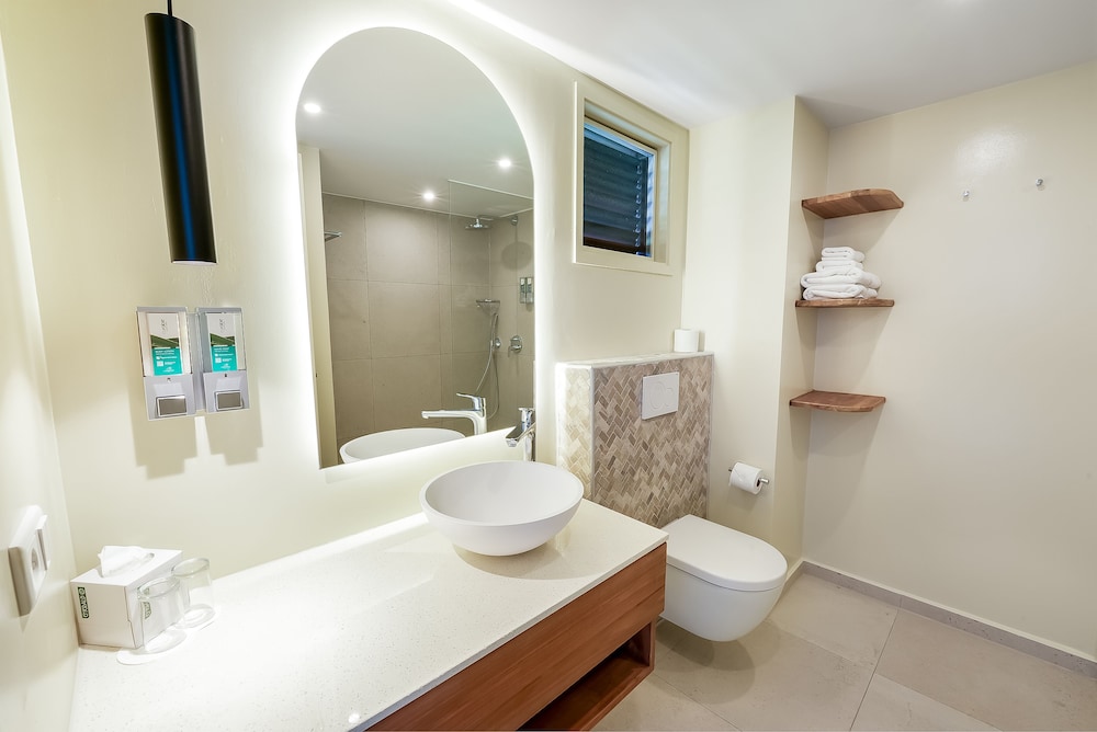 Room, King Bed, Ocean Front، Lions Dive Beach Resort Curacao 10/10