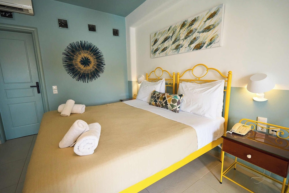 Superior, Double Bed, Pool View