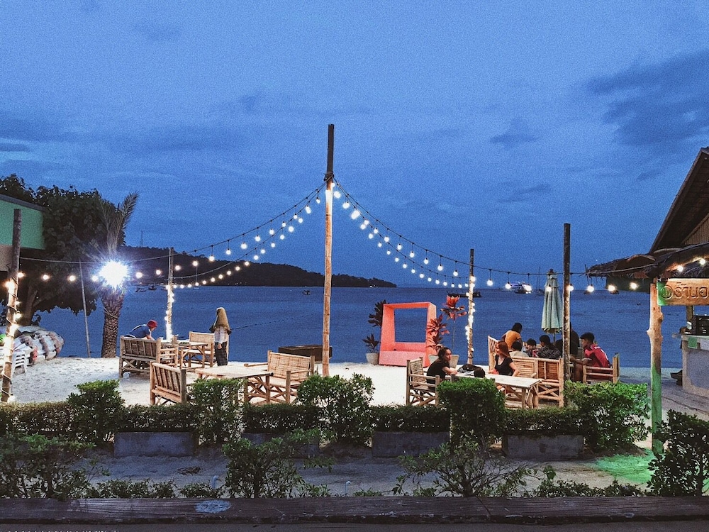 Phi Phi Nice Beach Resort 35/50