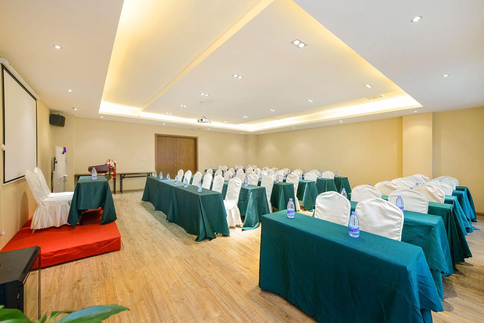 Zhongsheng Hotel 28/35