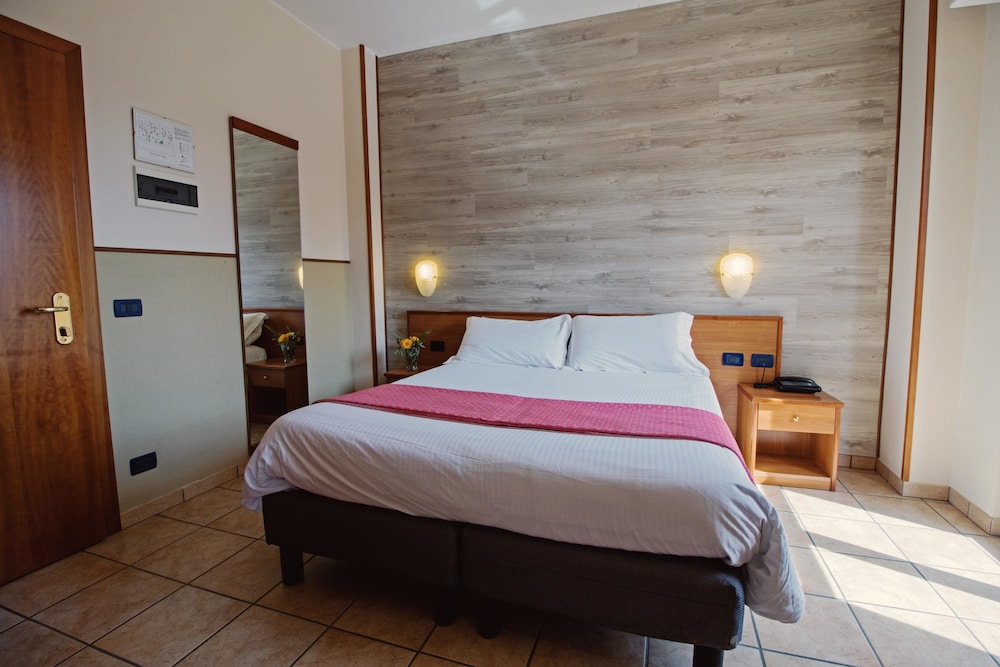 Albergo Moderno 18/50