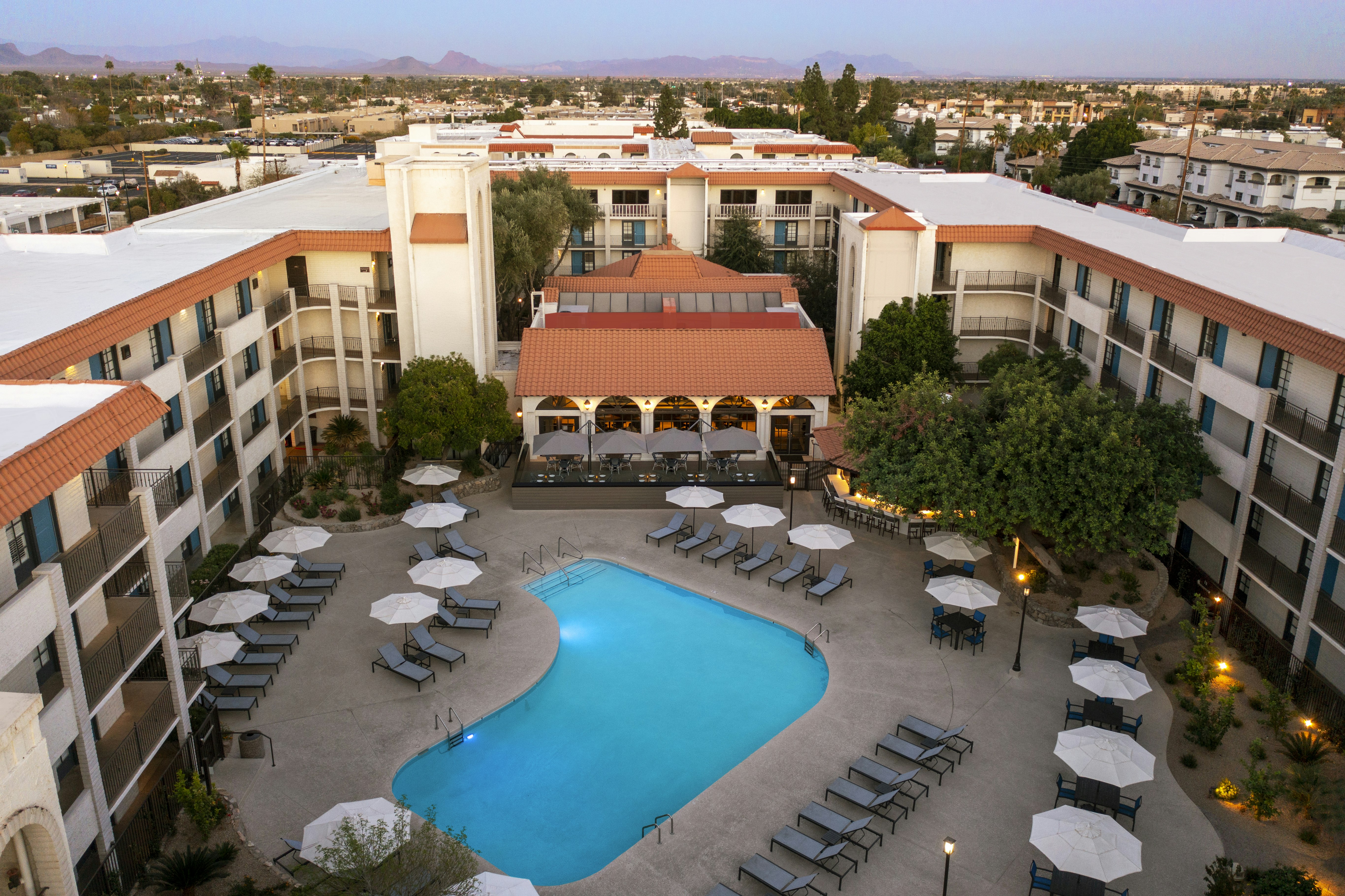 Embassy Suites by Hilton Scottsdale Resort 59/63
