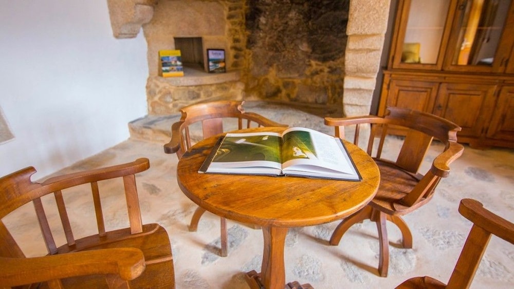 Hostel Monasterio De Moraime 13/26