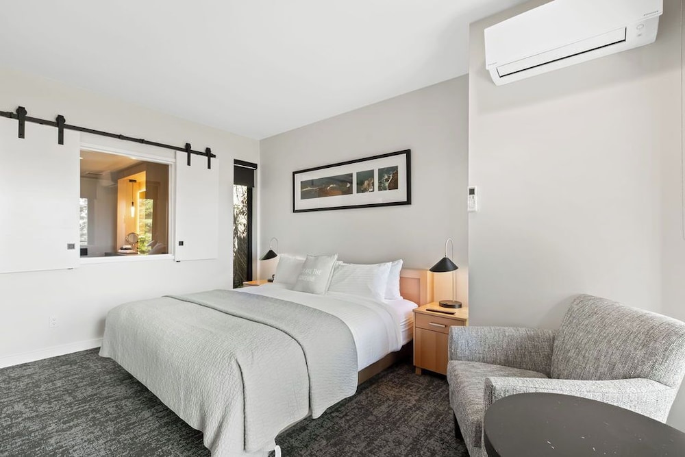 1 Bedroom, Lodge, Suite, King Bed, Ocean View, Sofa, Main Building