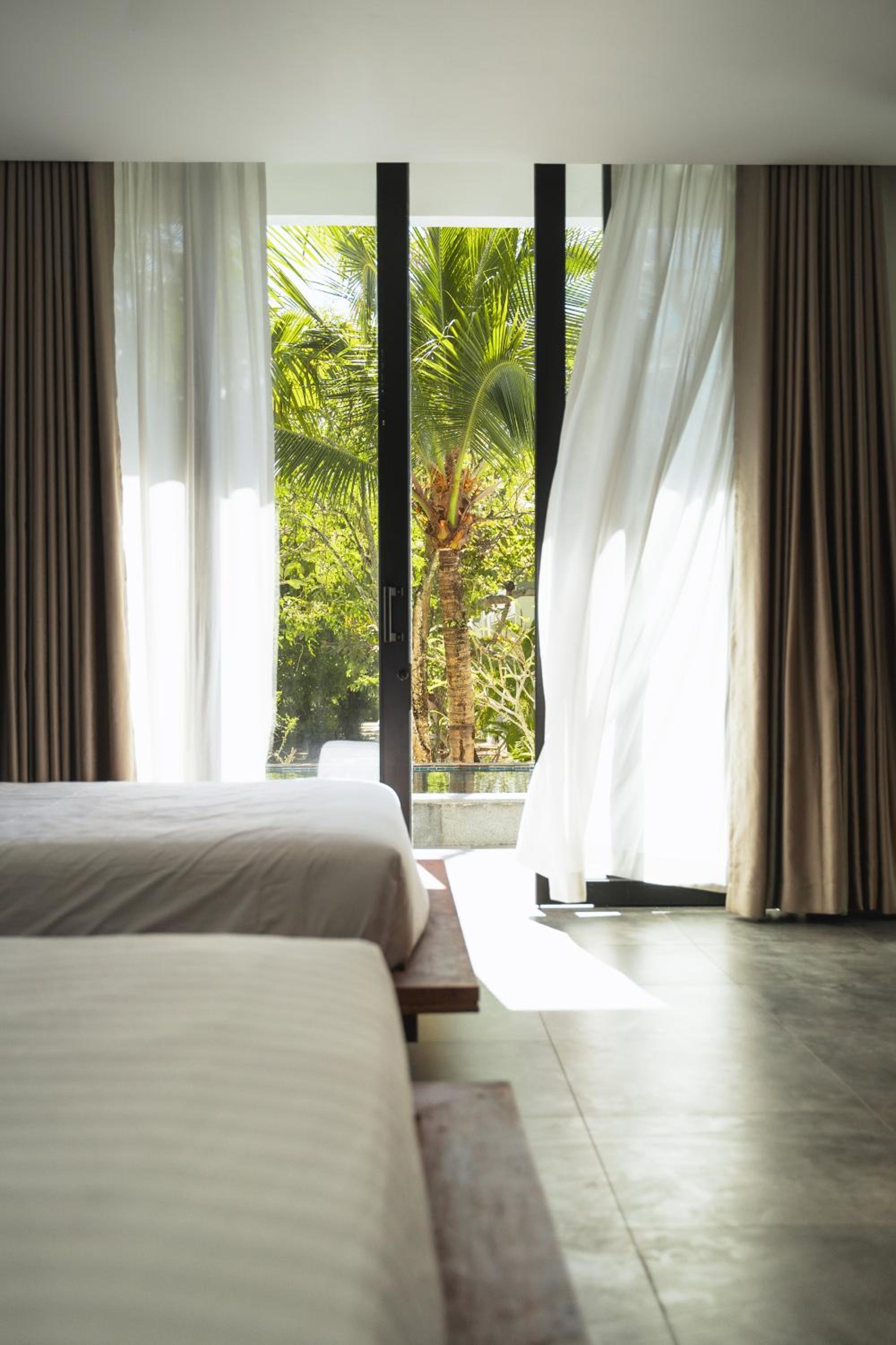 Premier, Twin Beds, King and Queen Bed, Pool Access