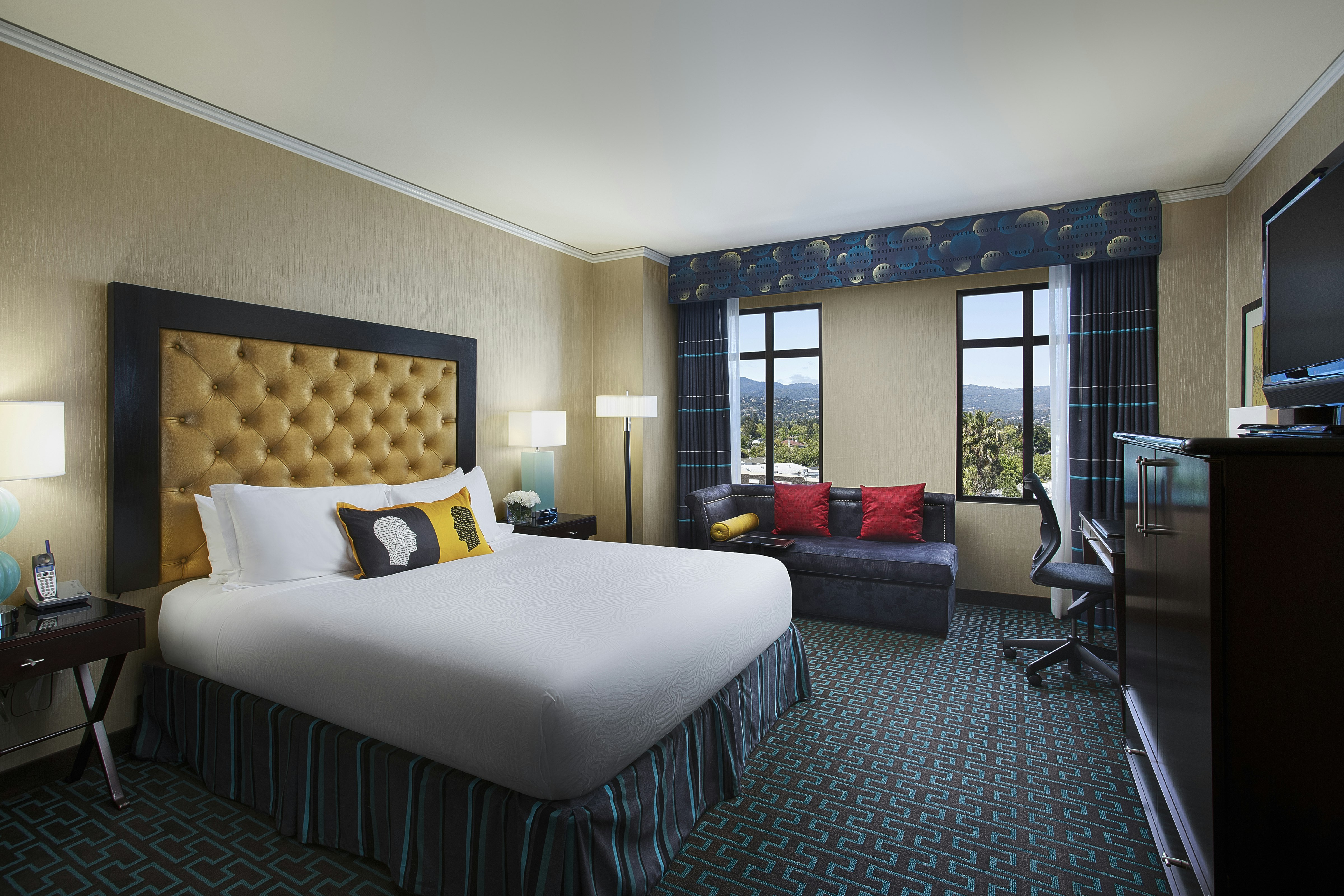 Superior, King Bed, Mountain View