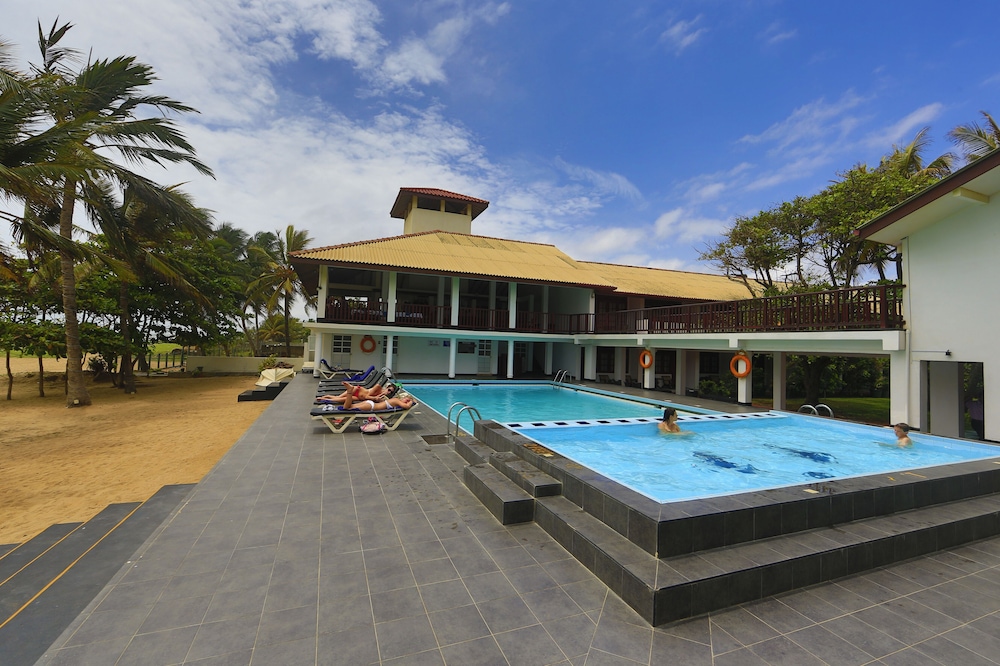 Catamaran Beach Hotel 26/30