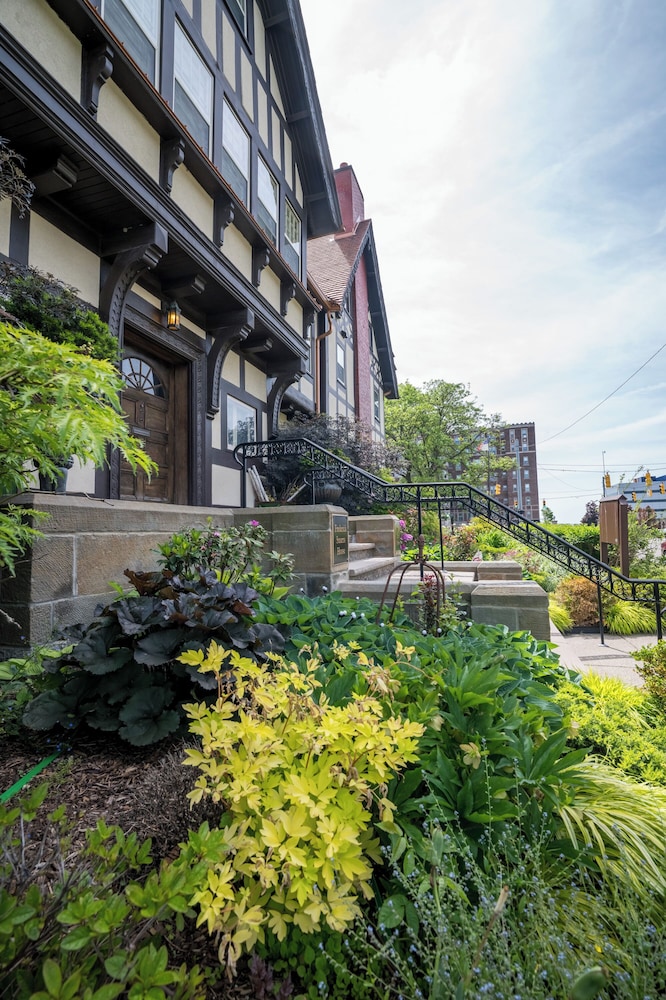 Frederick Stearns House Historic Inn 47/50