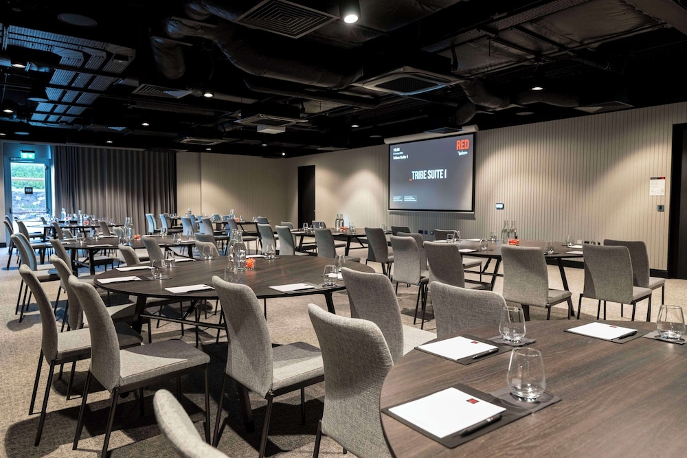 Radisson RED Galway 38/49
