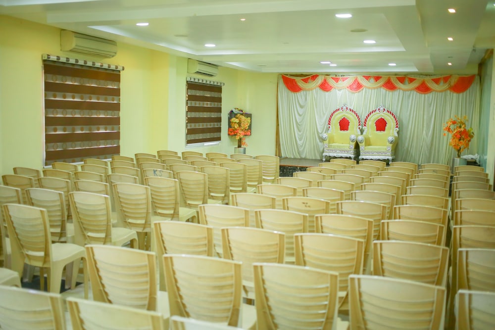Hotel Abi Krishna 28/40