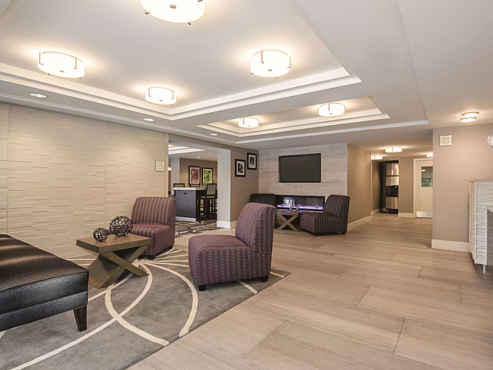 La Quinta Inn and Suites by Wyndham Portland 30/50