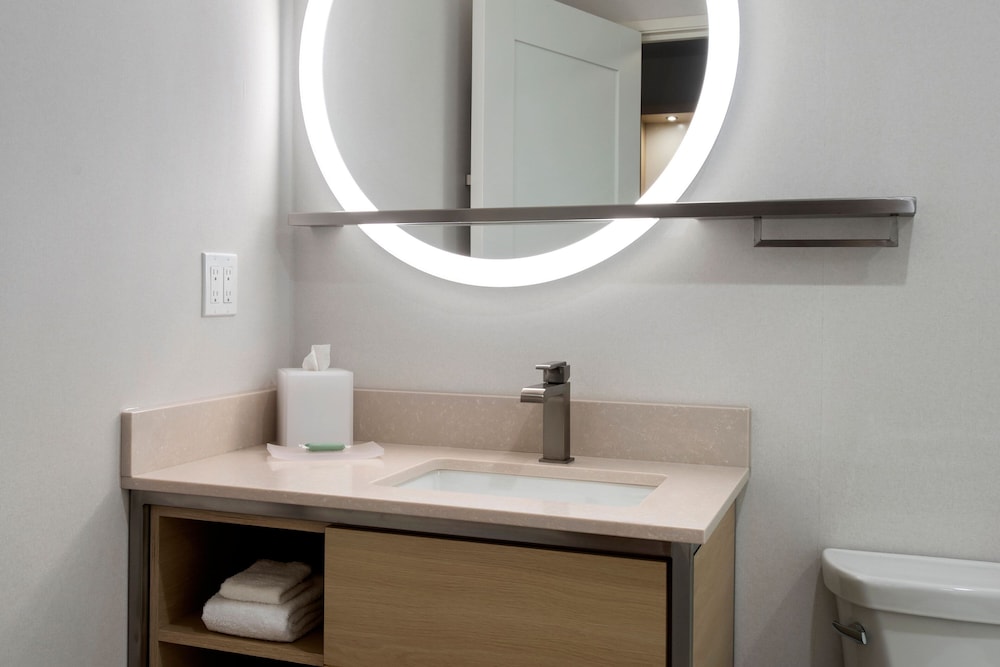 TownePlace Suites Portland Airport ME 28/30