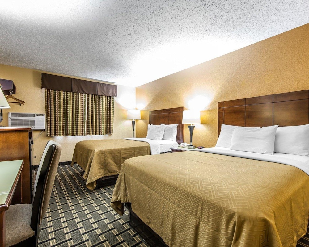Econo Lodge Cartersville Emerson Lake Point 19/36