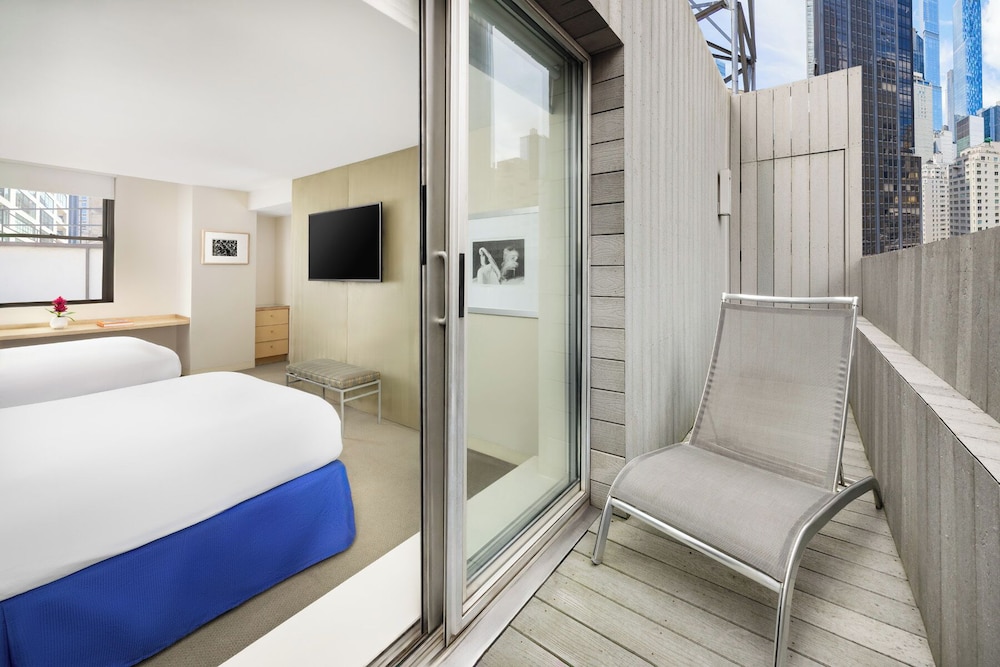 SUITE, KING BED, TERRACE