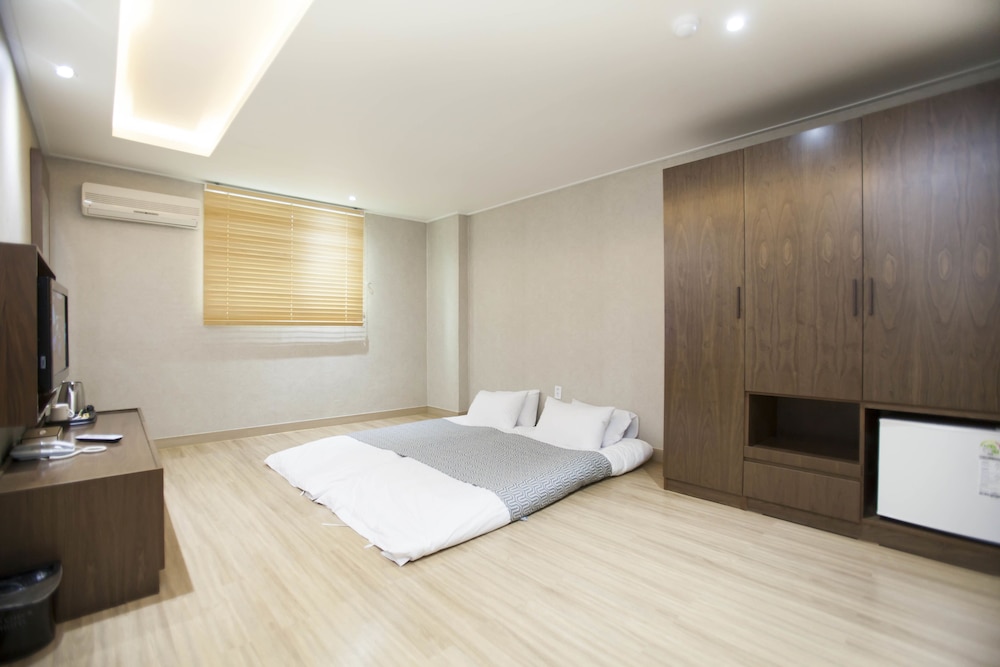 I-Check Hyunjin Hotel 30/67