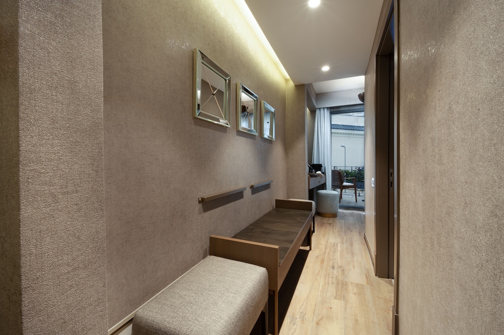 Mula Hotel 24/50