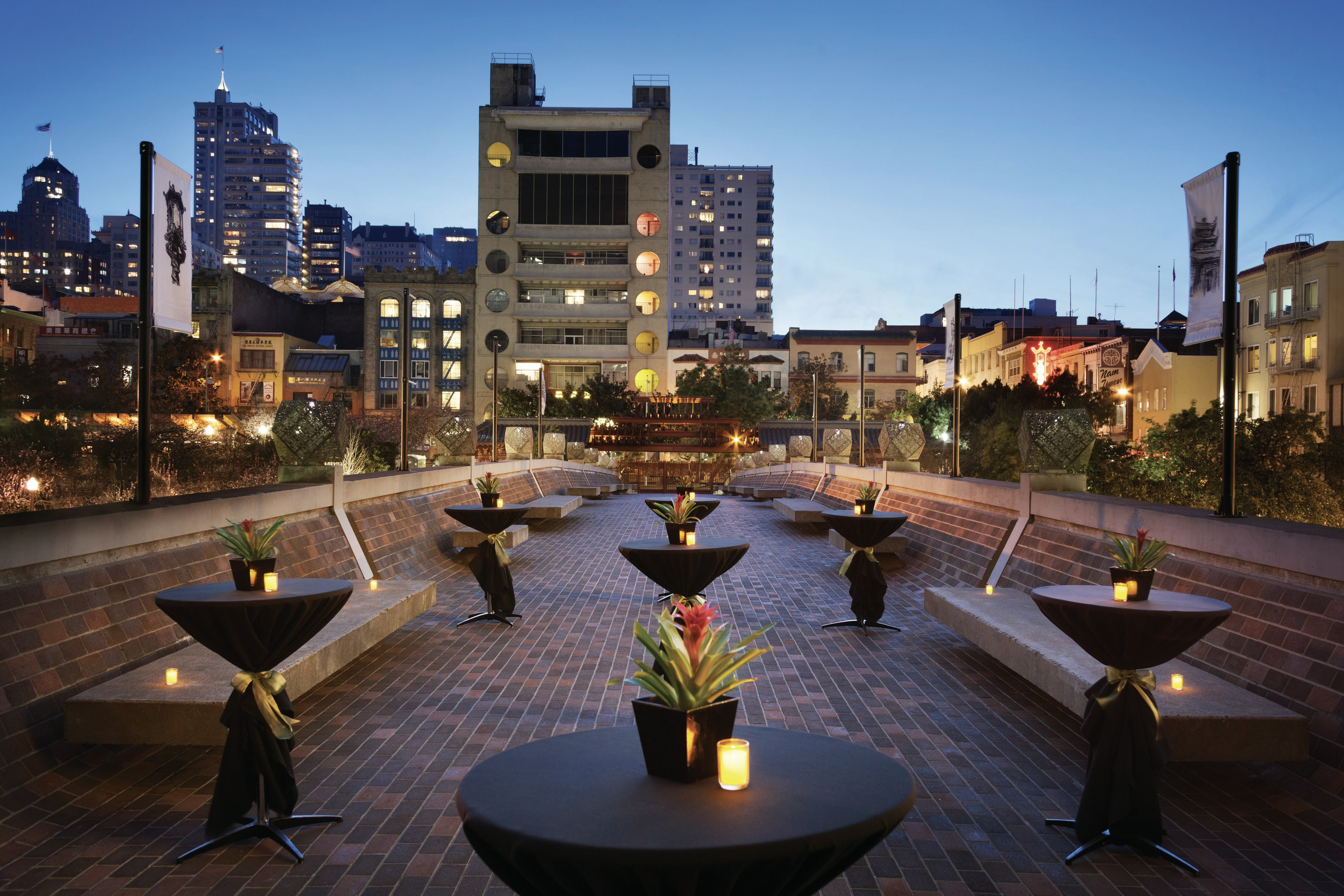 Hilton San Francisco Financial District 74/78