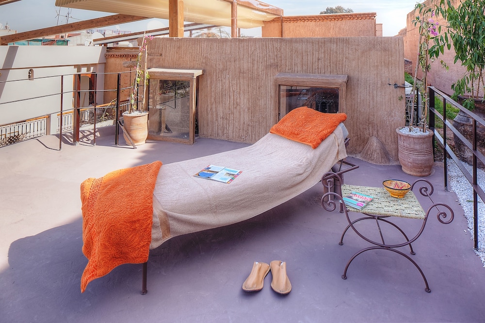 Riad Carina 27/75