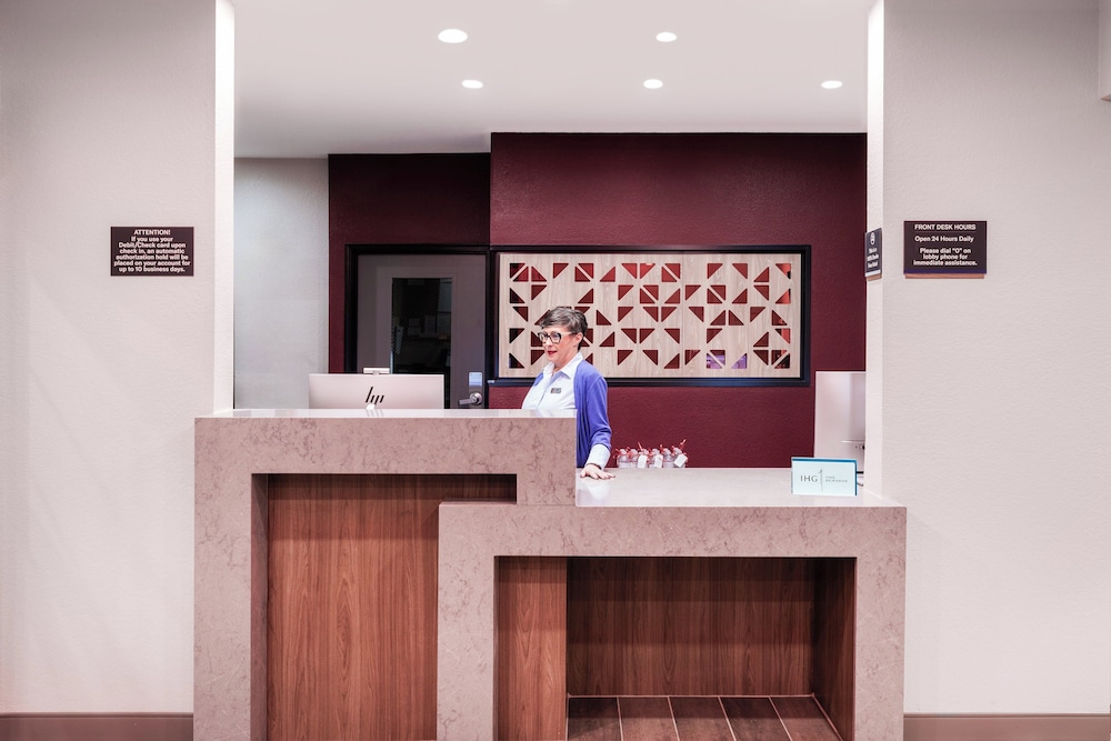 Candlewood Suites Fayetteville – University of Arkansas 7/63