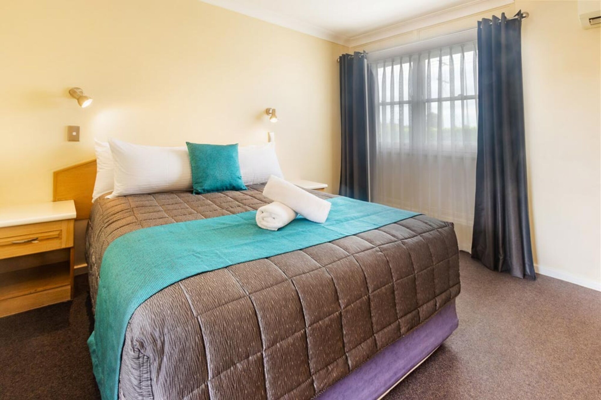 Deluxe, Queen Bed