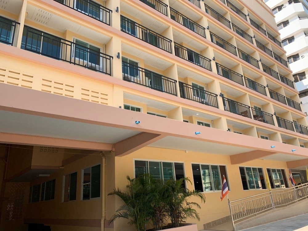 A.A. Pattaya Golden Beach Hotel 2/43