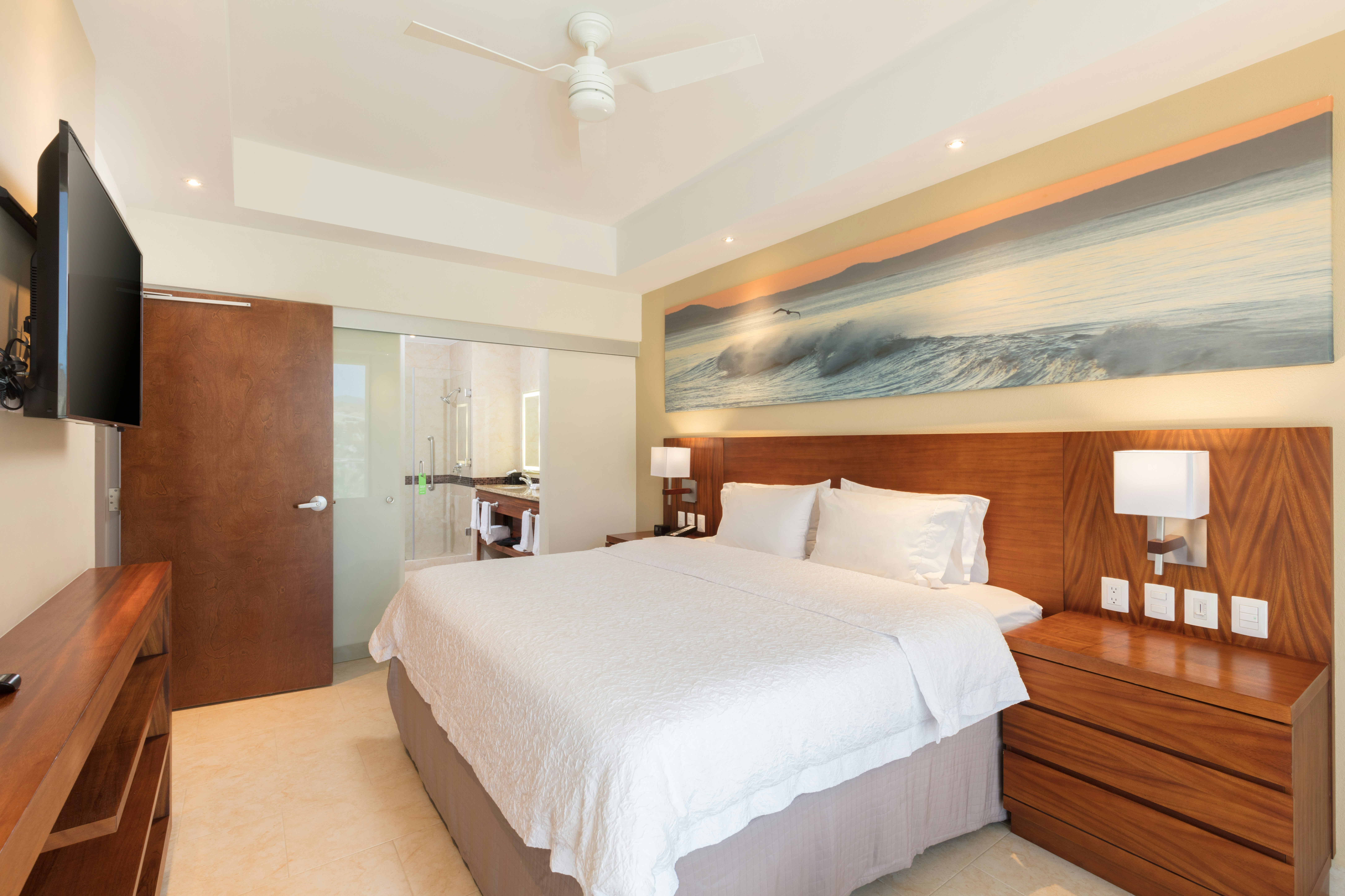 2 ROOMS, SUITE, KING BED, SOFA