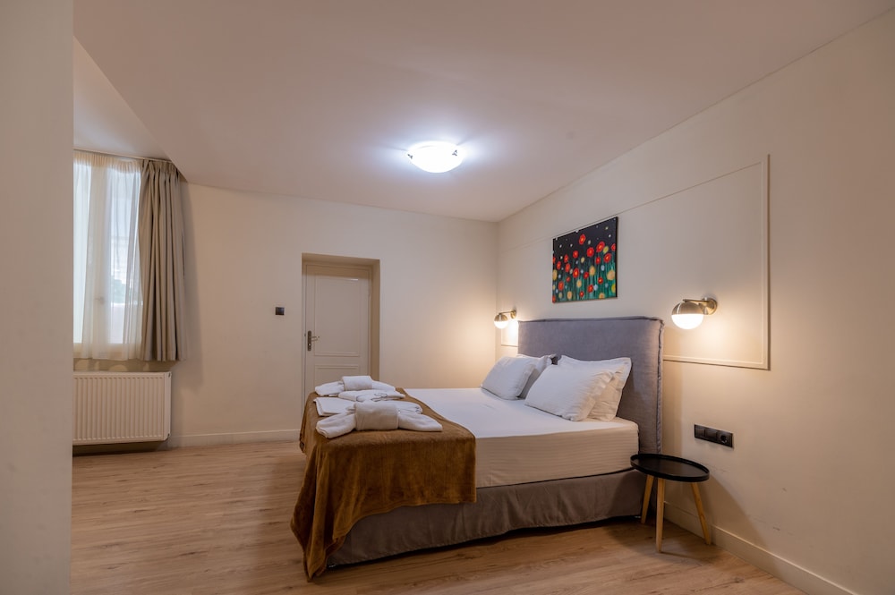 Plaka Arch Suites 15/41