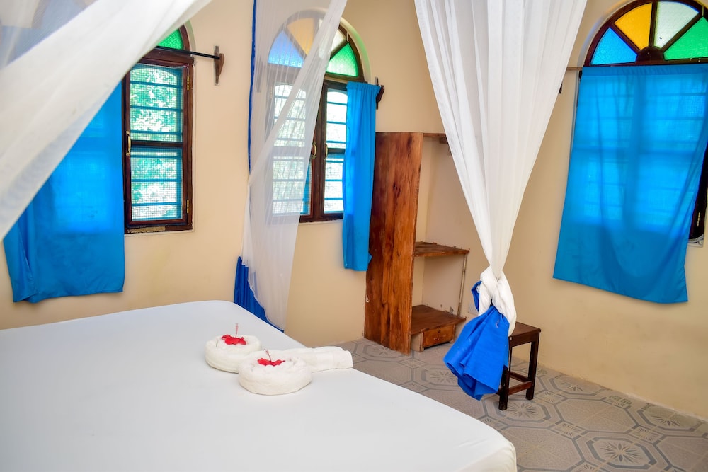 Blue Earth Beach Bungalows 15/72