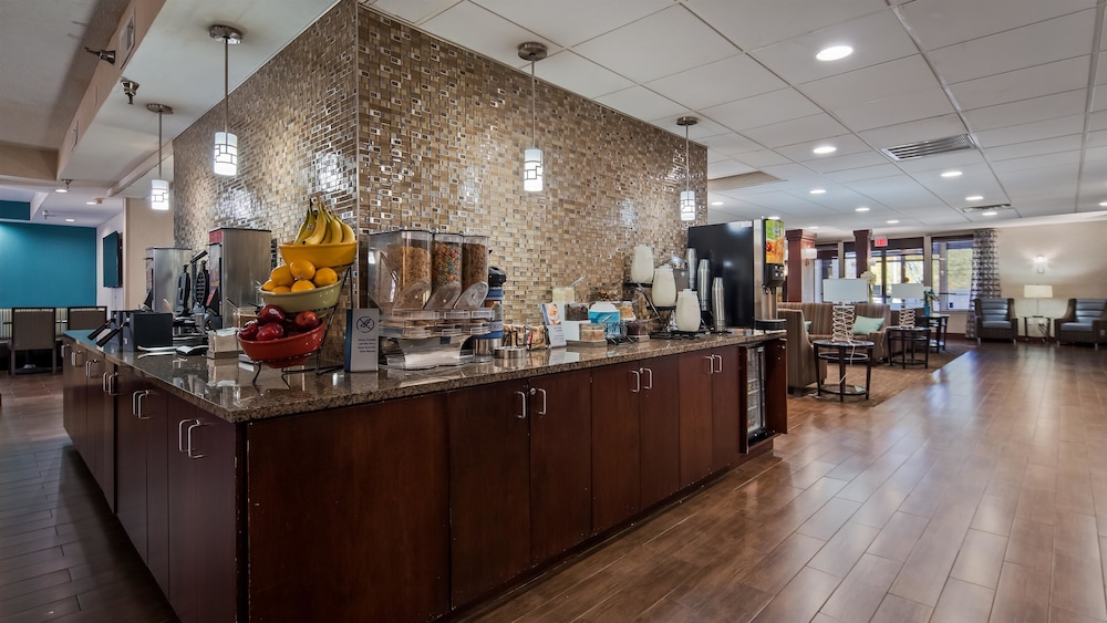Best Western Plus Galleria Inn & Suites, Memphis TN 25/34