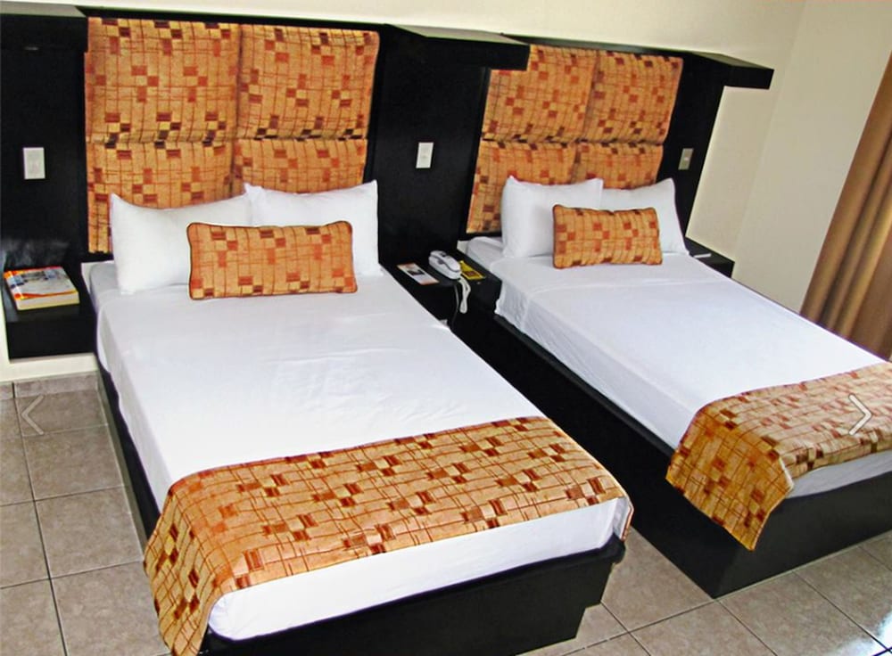 Hotel Tropico Inn 16/48