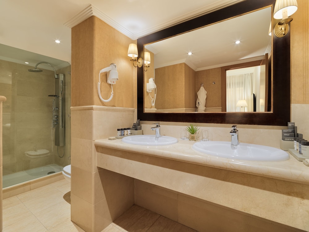 H10 Corregidor Boutique Hotel 63/65