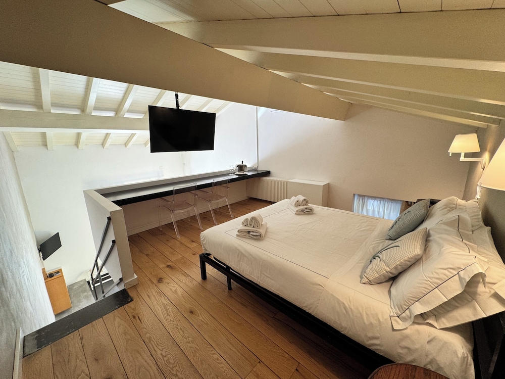 ROOM, DOUBLE BED, SEA VIEW