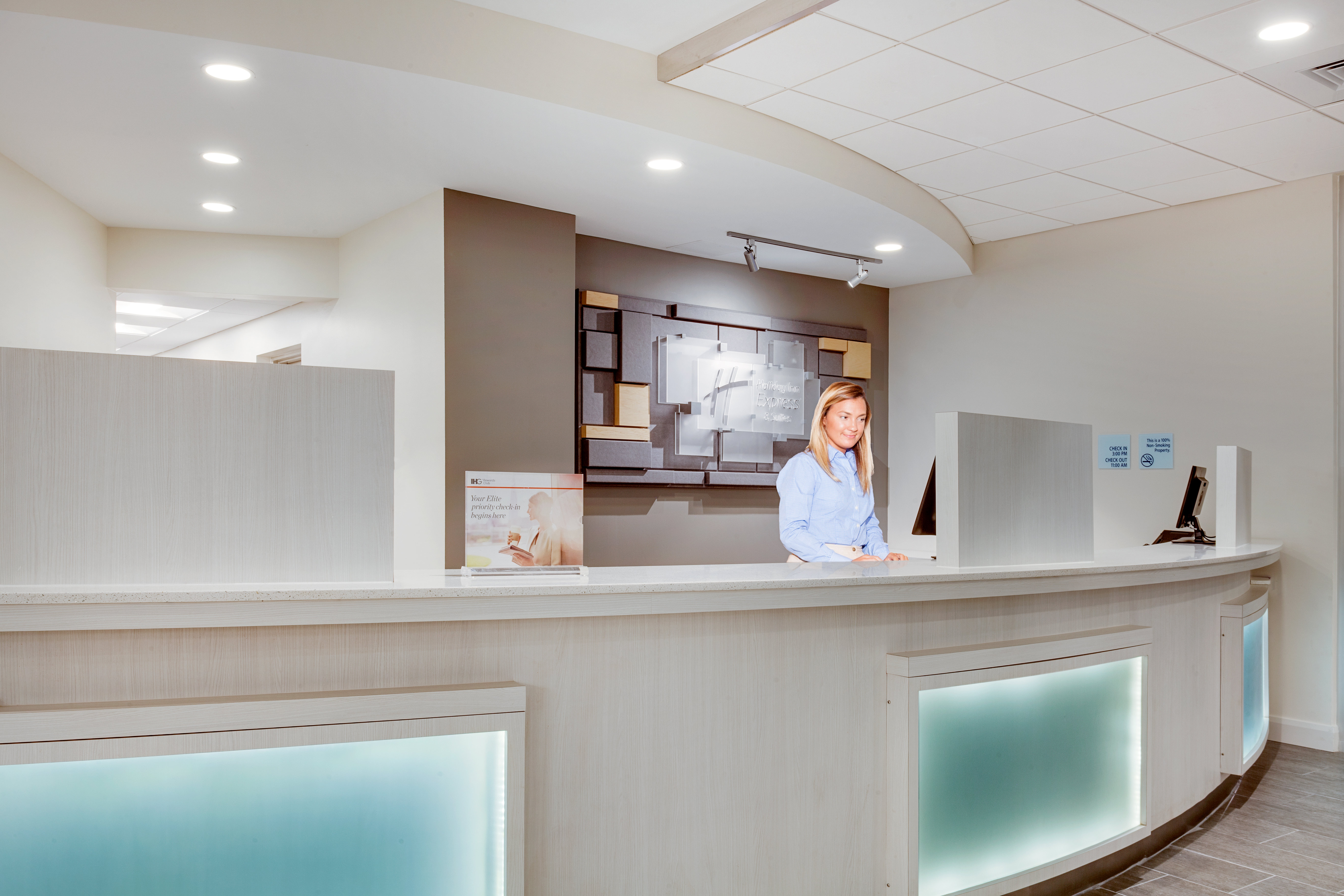 Holiday Inn Express Suites Panama City Beach 8/50
