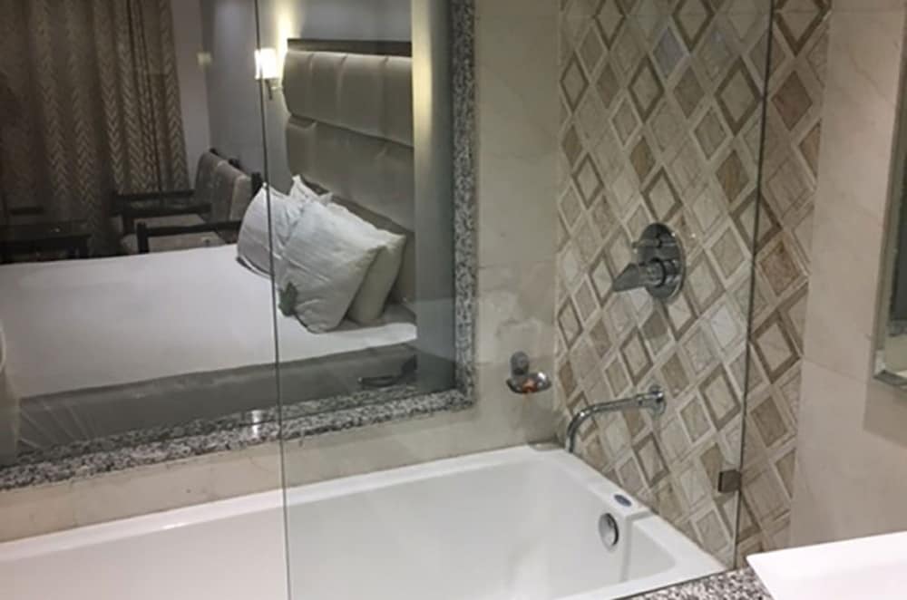 SHIVA OASIS RESORT 30/32