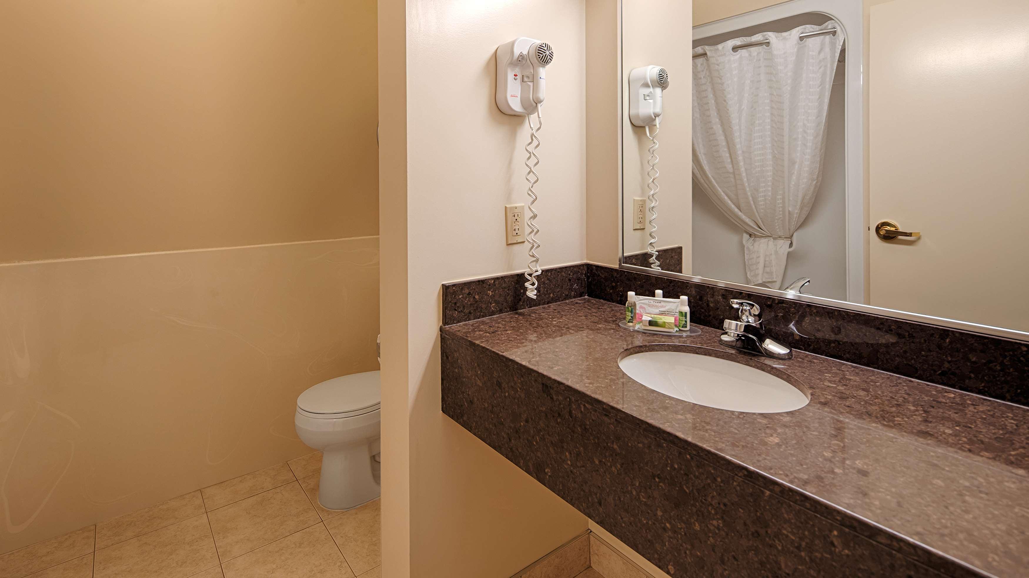 غرفة بزنس بسريرين كوين، Best Western Thunder Bay Crossroads 7/8