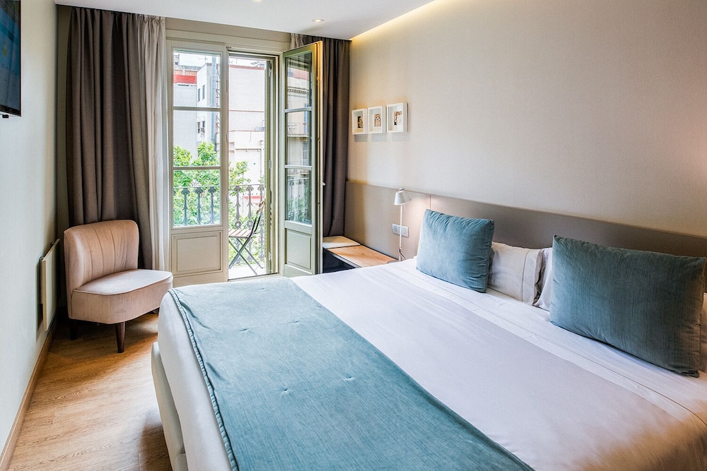 EXTERIOR, DELUXE, DOUBLE BED, STREET VIEW
