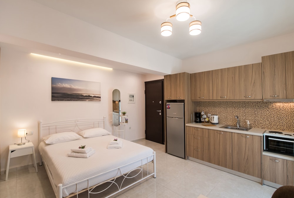 Bounatsa Studios & Apartments 24/43