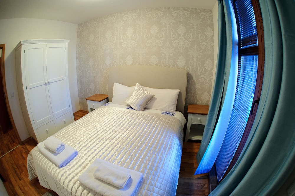 2 BEDROOMS, APARTMENT