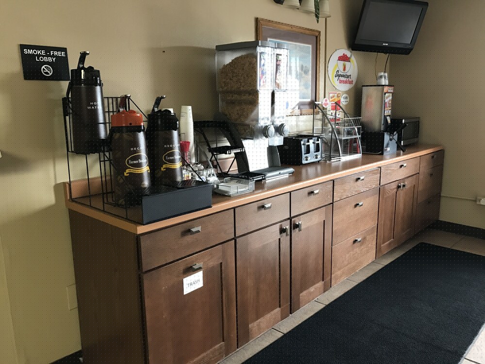 Super 8 by Wyndham Redfield 16/24