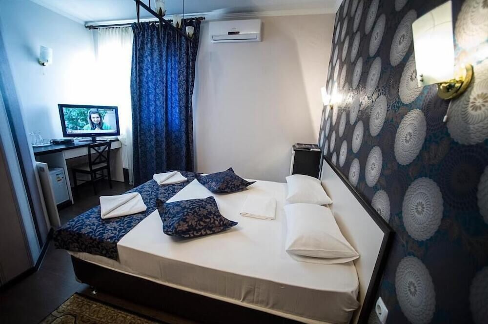 STANDARD, DOUBLE BED