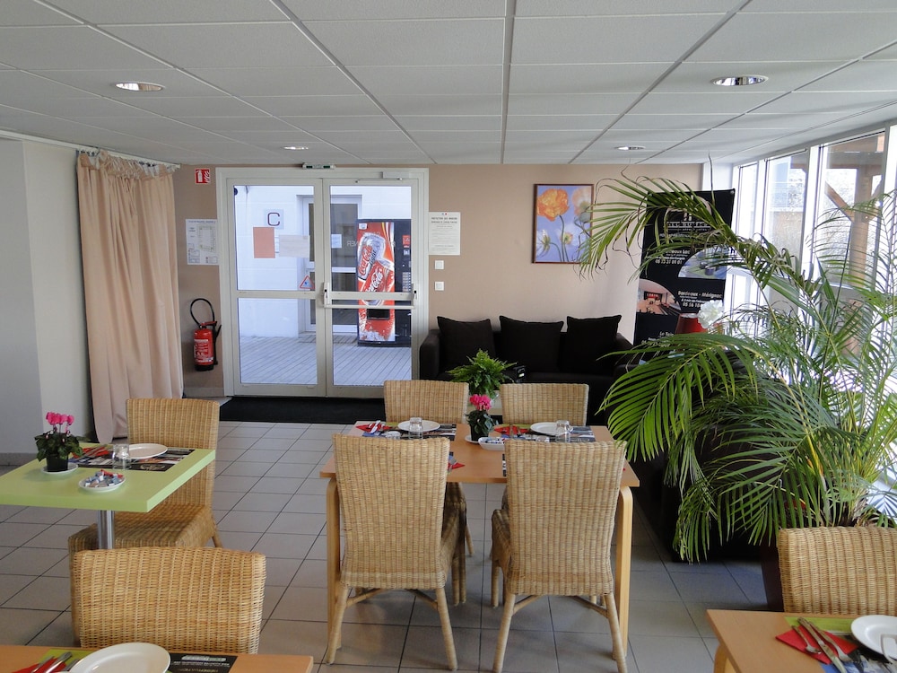 All Suites Appart Hotel Merignac 46/51