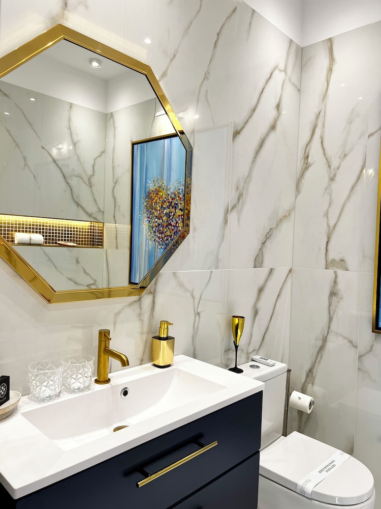 Luxury Apartments Mondrian Market Square 50/50