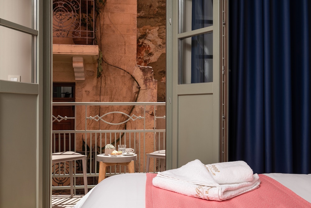 Viaggio Elegant Rooms 17/50