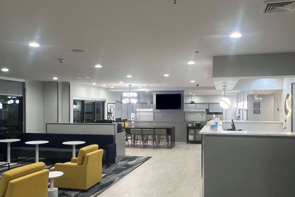 Comfort Suites Mobile-South Alabama University Area 31/43